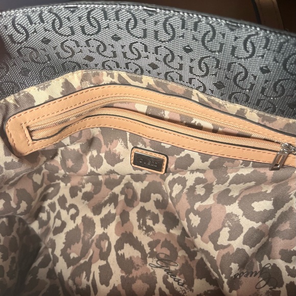 Guess Purse - Picture 8 of 9